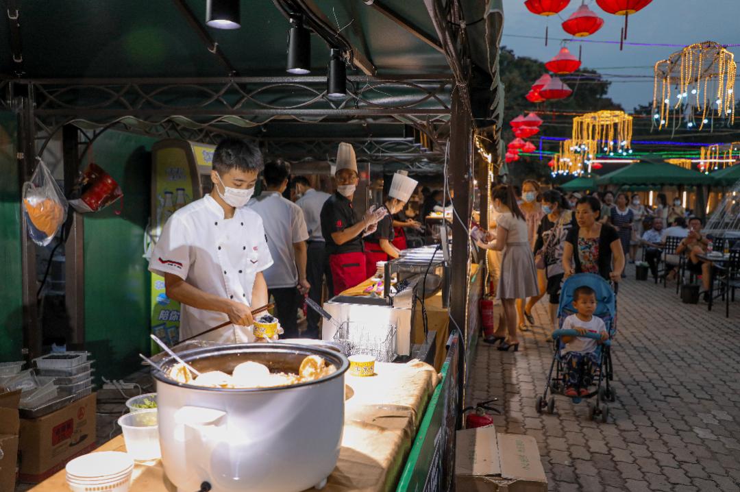 热辣出炉！全新升级版街头美食盛宴